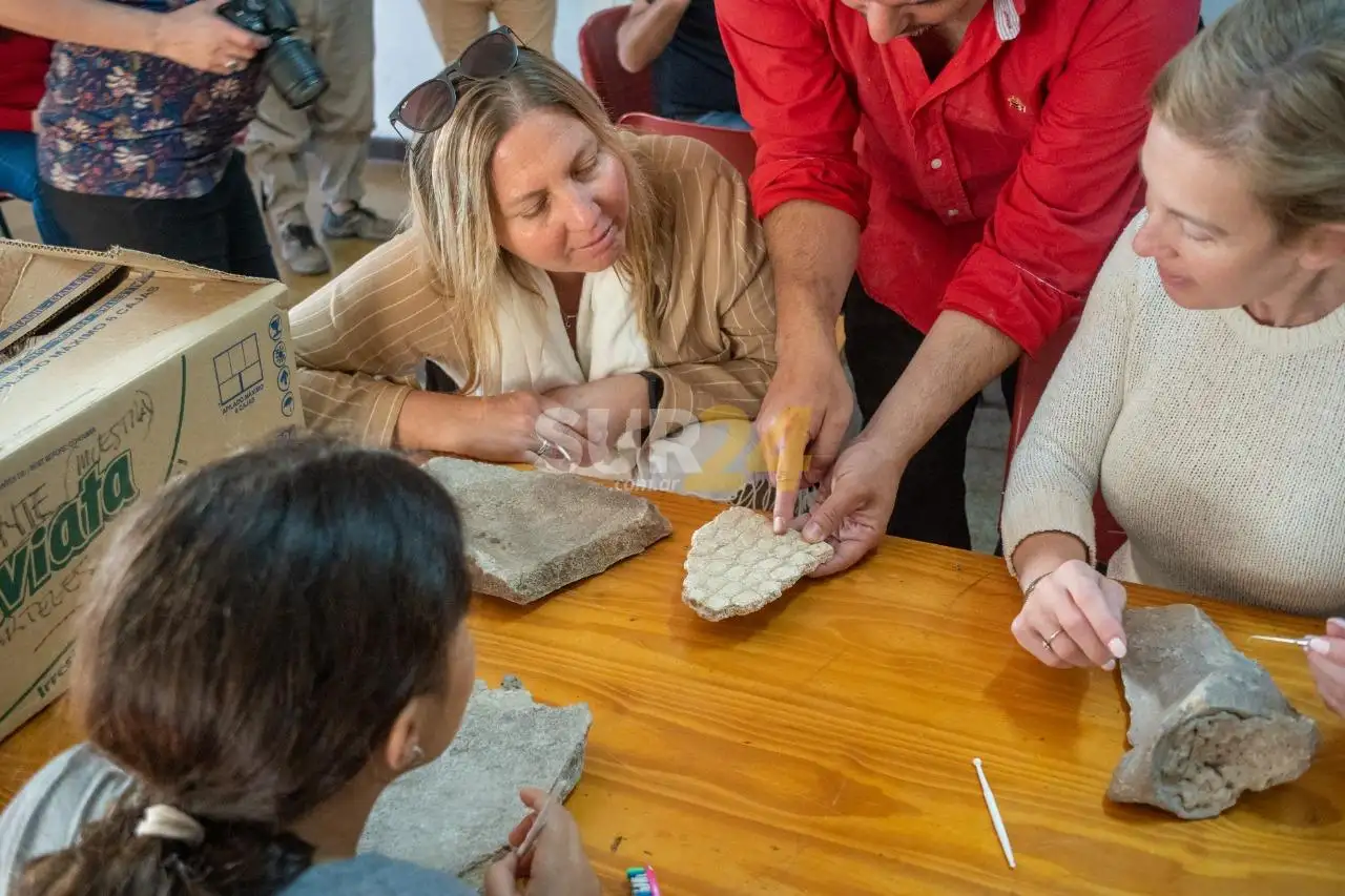 Firmat: se llevó a cabo el taller gratuito “Limpieza, preparación y registro de fósiles”