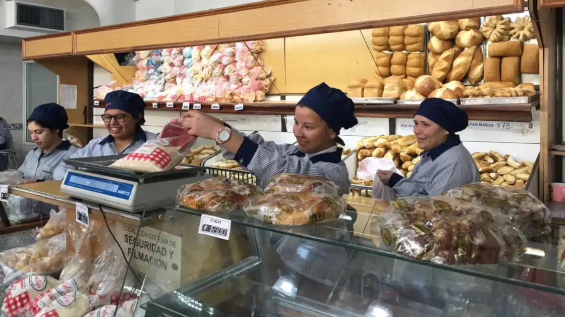 Una panadería incorporó a jóvenes que se capacitaron a través del programa Nexo Oportunidad