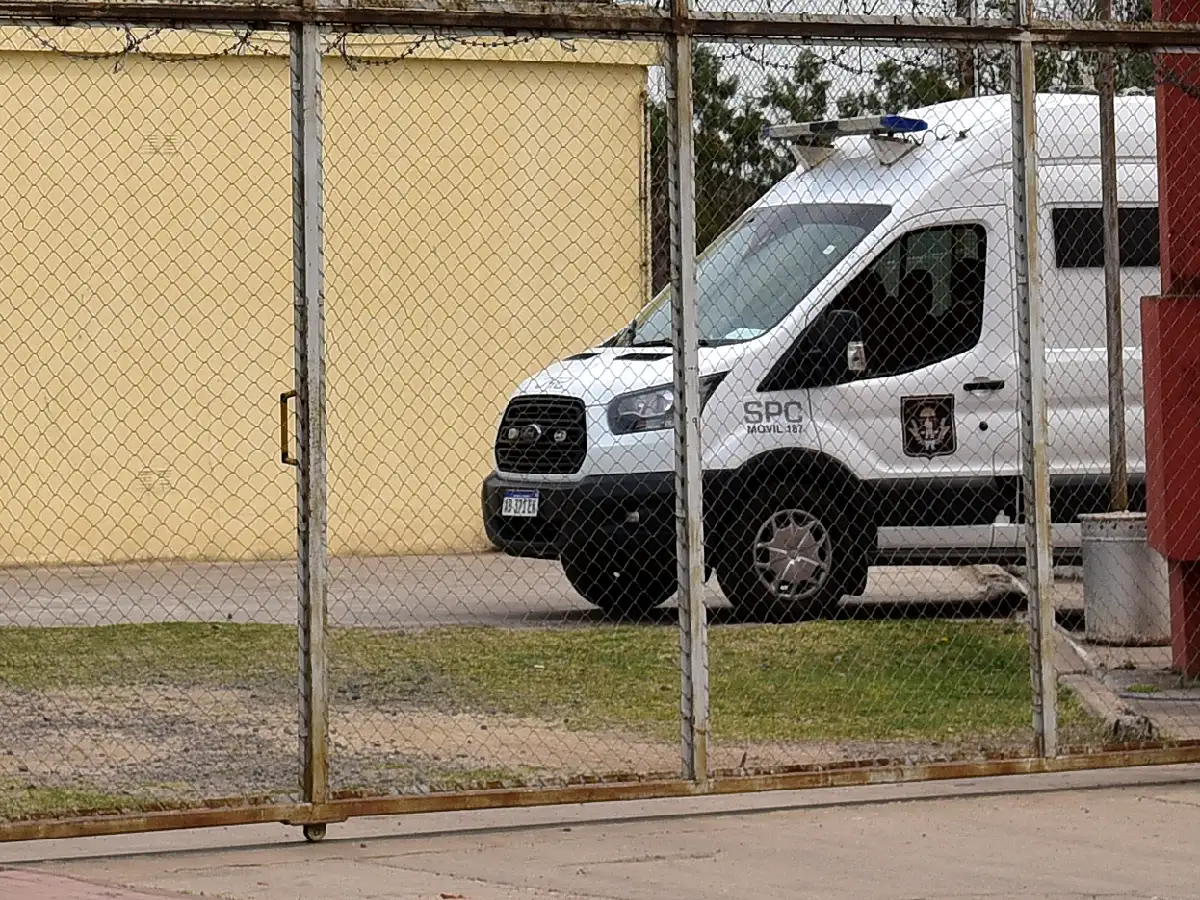 San Francisco: trasladaron a la cárcel a dos abusadores de una adolescente 