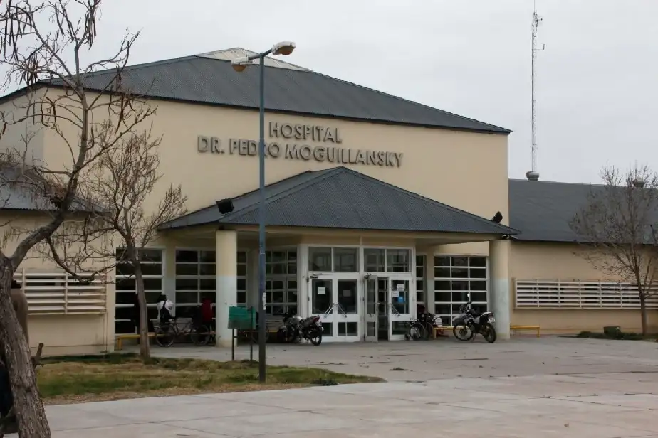 El joven fue trasladado al hospital Pedro Moguillansky donde murió horas después.