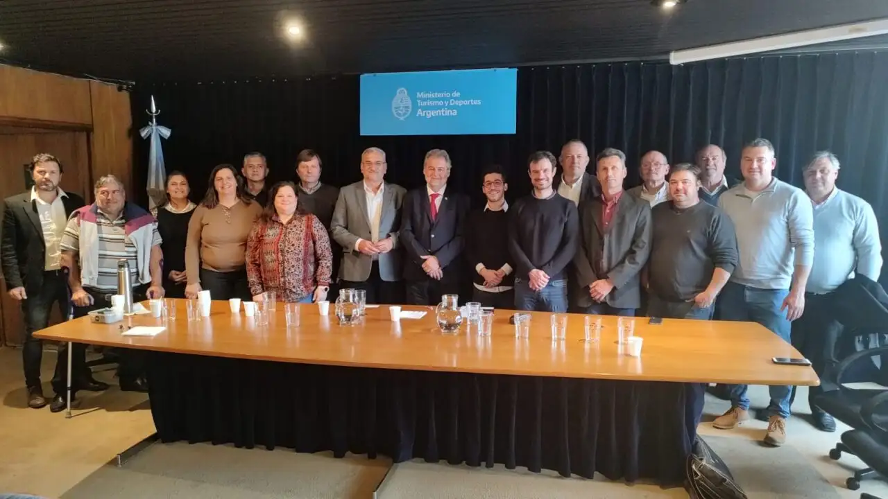 Mirabella se reunió con representantes del ministerio de Turismo y Deportes