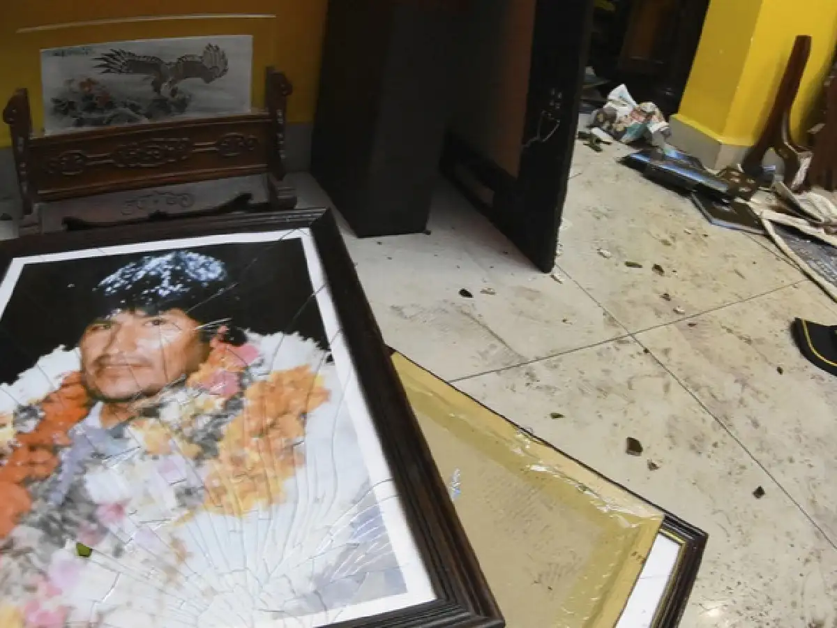 Crisis en Bolivia: Evo Morales denunció que atacaron su casa y hubo saqueos en varias ciudades