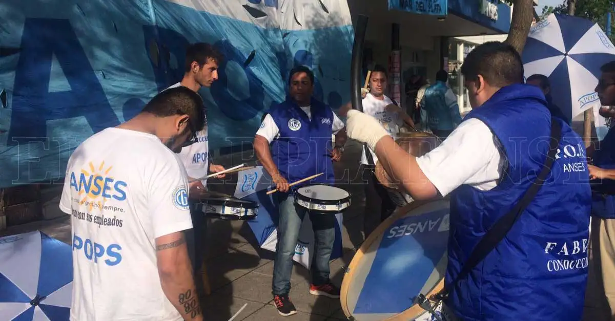 Anses: trabajadores se movilizan y nacionalizan el conflicto