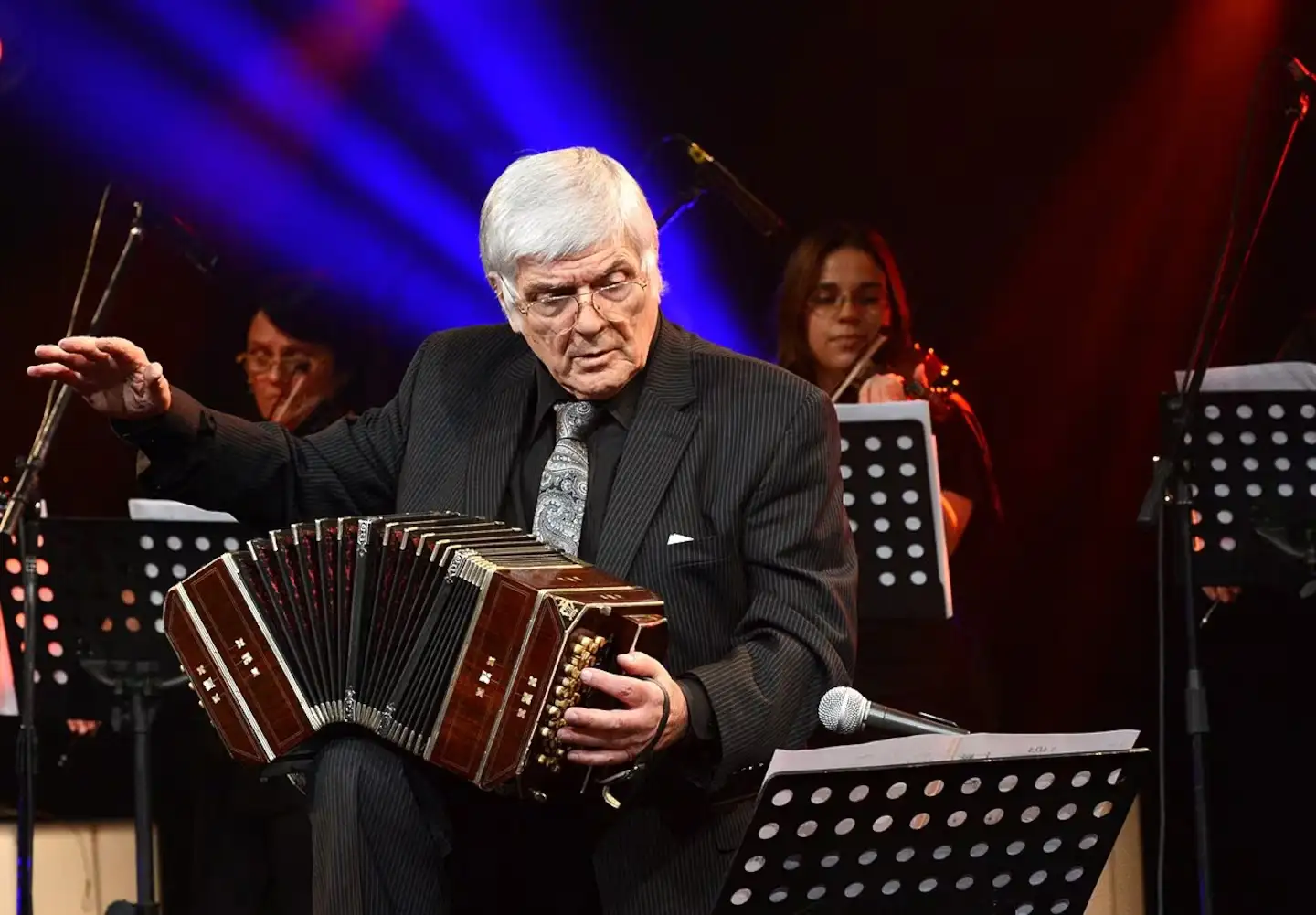 El músico, compositor y director de orquesta falleció a los 85 años