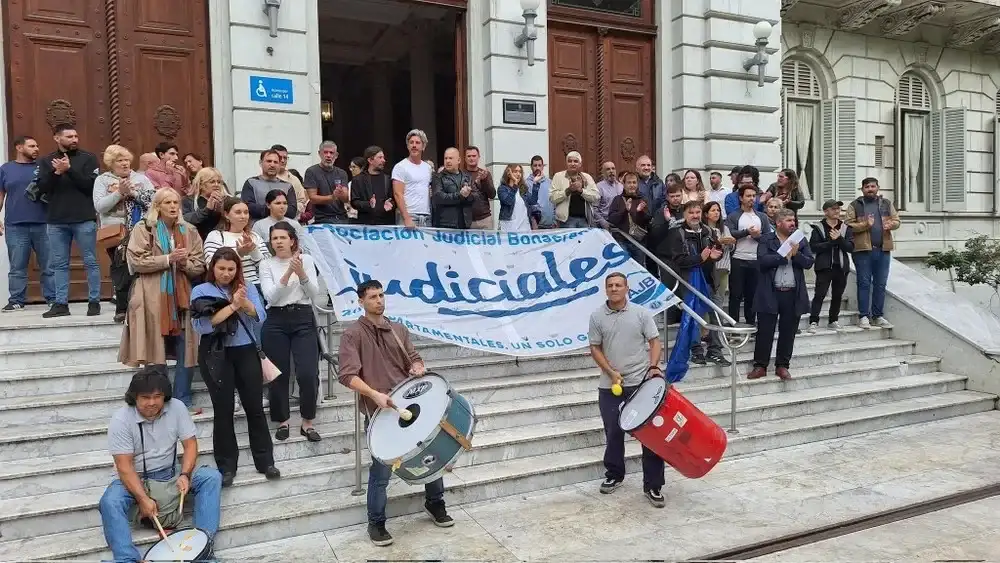 La decisión fue tomada tras asambleas en las 20 departamentales, donde por amplia mayoría se resolvió convalidar la oferta oficial.
