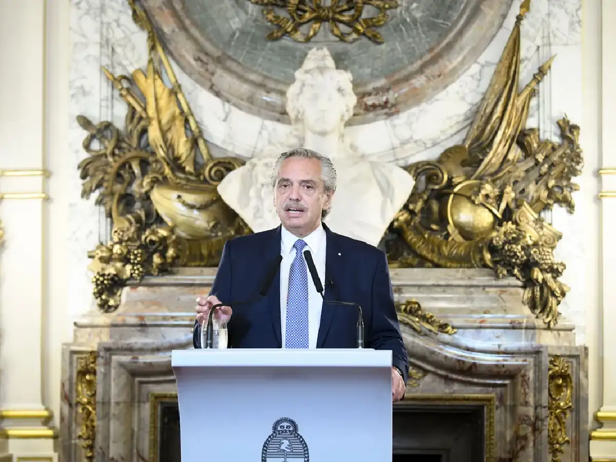 Fernández pidió investigar a jueces, fiscales y ex funcionarios 