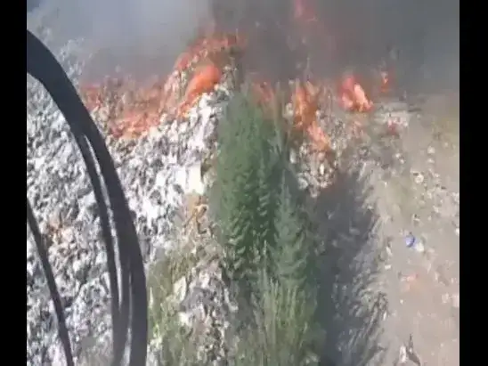 Imágenes del fuego tomadas por las cámaras de seguridad del predio. Foto: Captura de video.