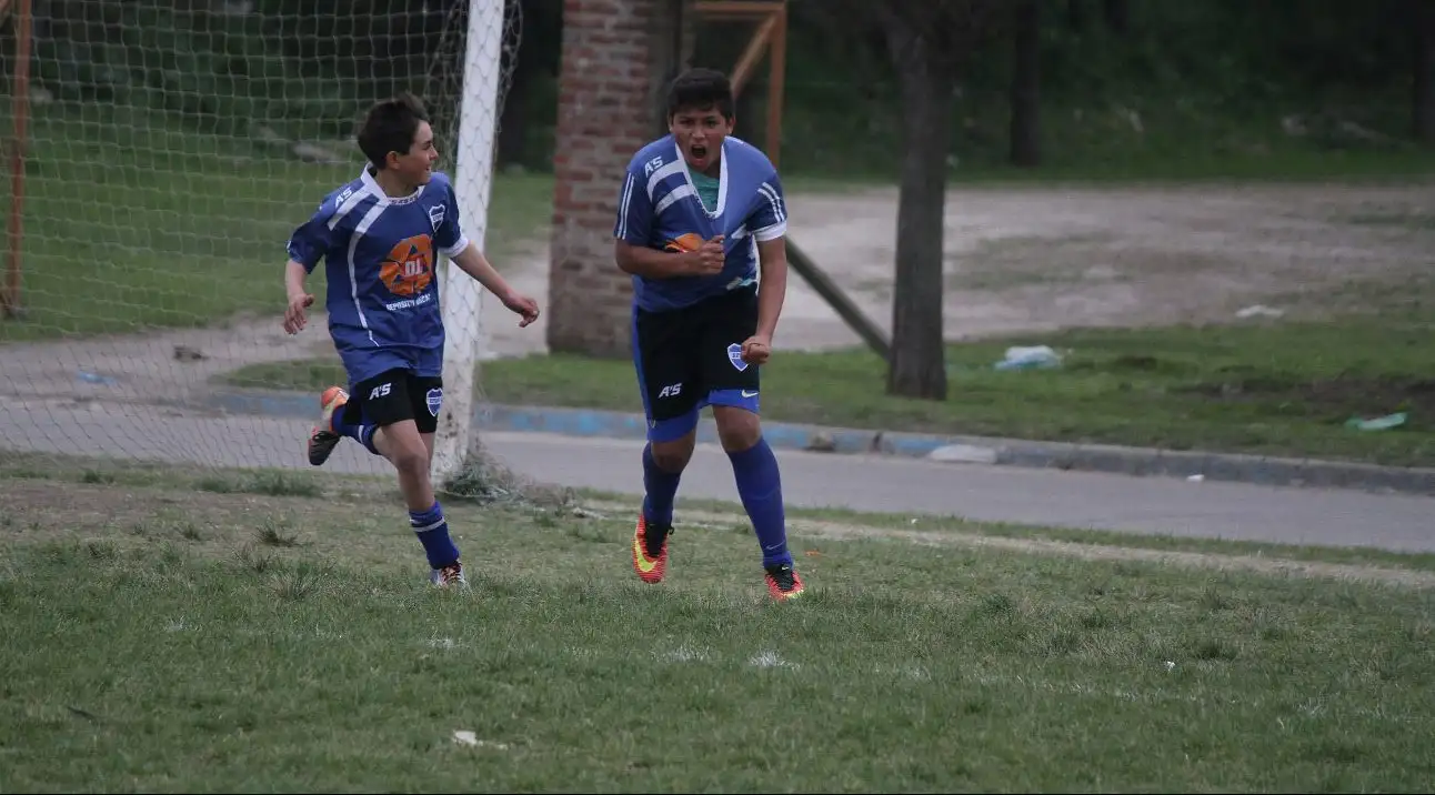Fútbol barrial: prometen conseguir los trofeos a la brevedad
