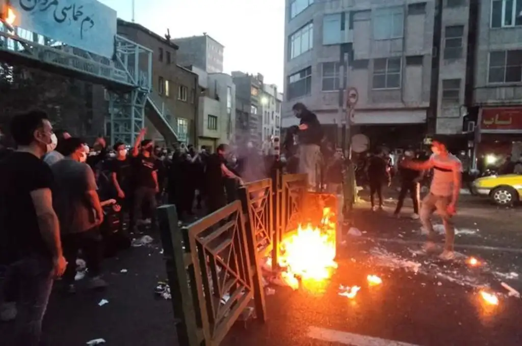 Protestas en Irán por nuevos casos de envenenamientos en las escuelas de mujeres