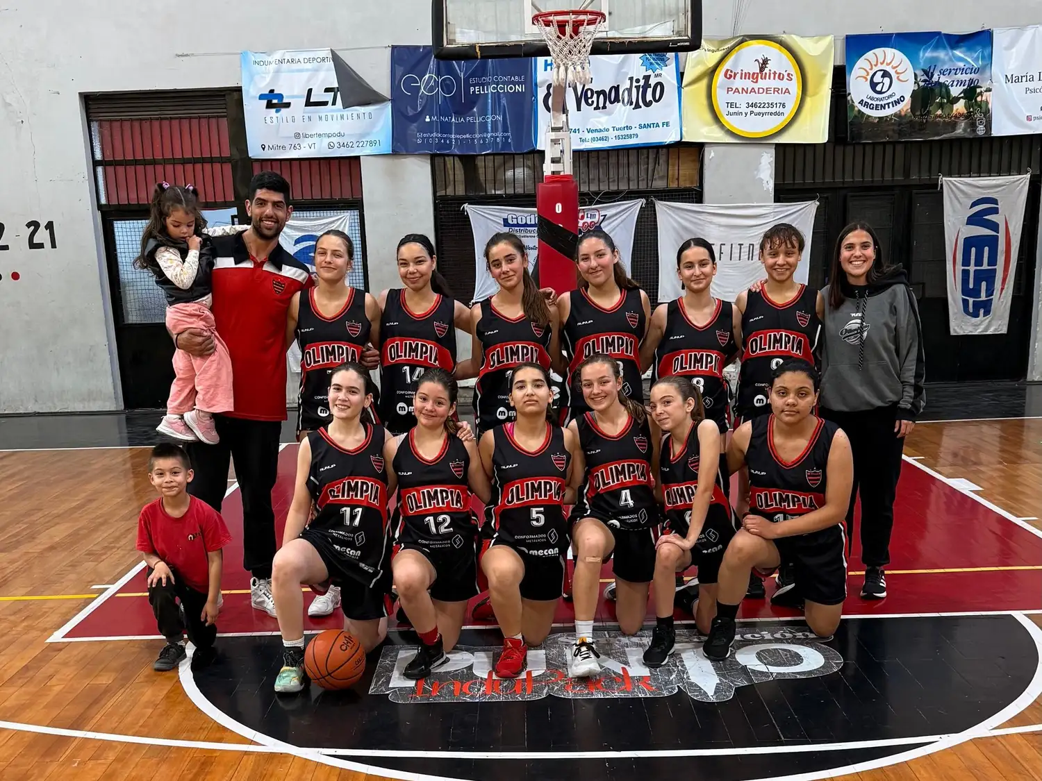Olimpia le ganó en todas las categorías a Atlético. En la foto la U15.