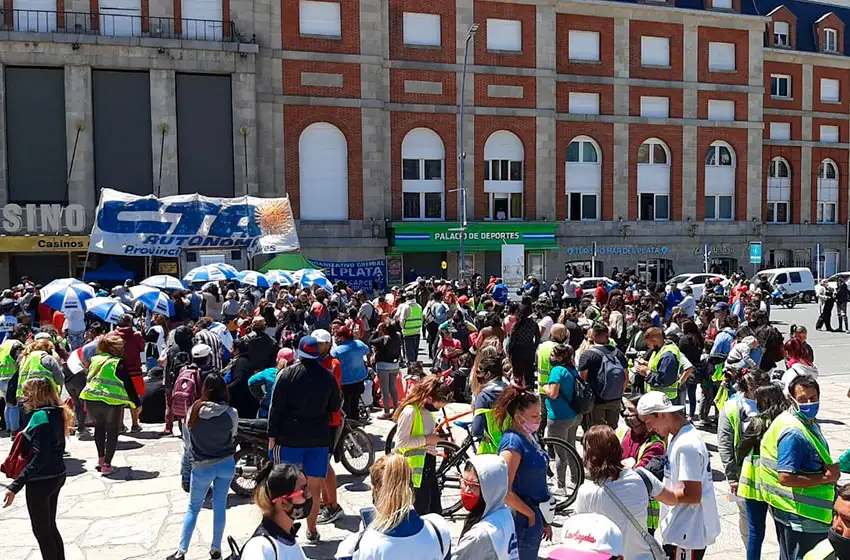 La CTA levantó el bloqueo en las puertas del Casino Central