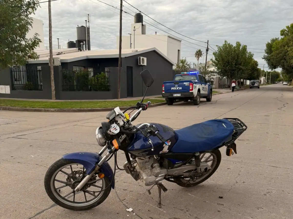 Una de las motocicletas involucradas en el choque.