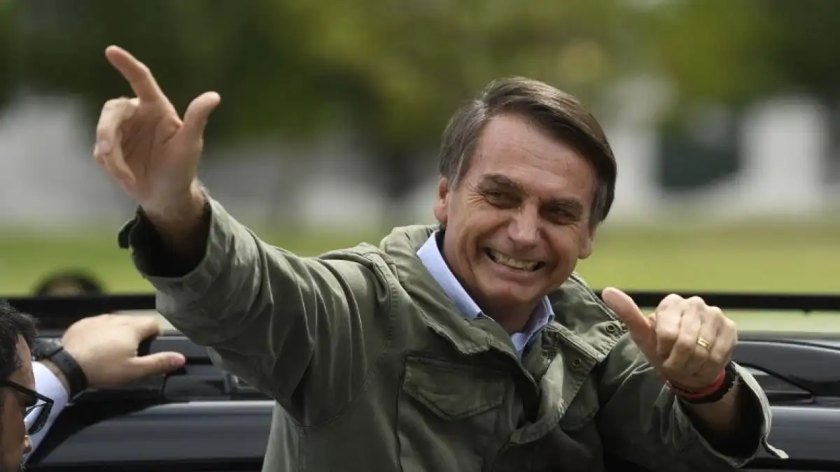 En Brasil, Bolsonaro felicitó a un policía que mató a un ladrón