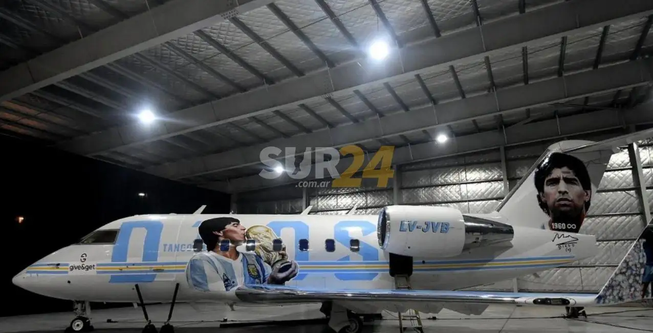 Cómo es el avión en homenaje a Diego Maradona que irá al Mundial de Qatar 2022