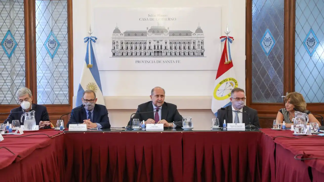 Perotti debate políticas de seguridad con los legisladores nacionales santafesinos
