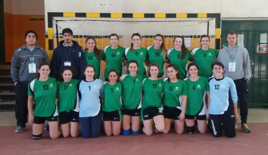 El plantel femenino de Once Unidos. 