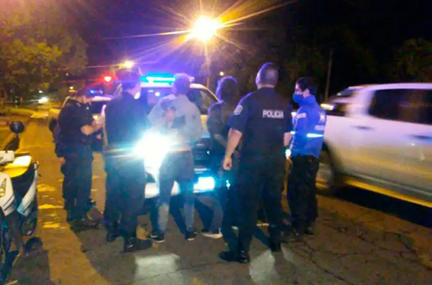 Tres hombres fueron detenidos tras robarle a un policía en Camet