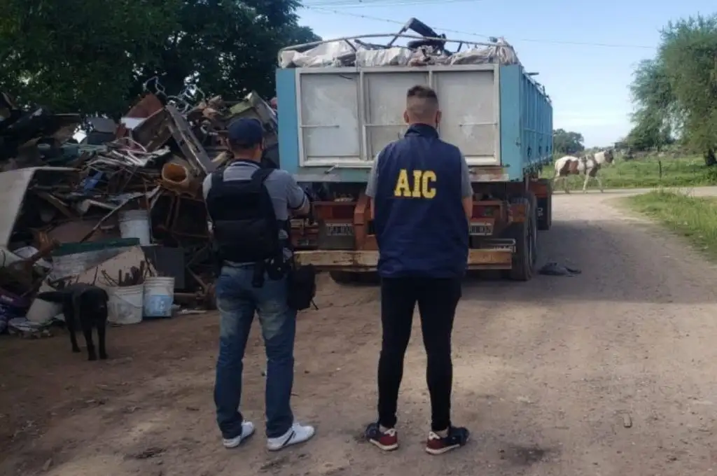 Allanan chacarita y secuestran 15 toneladas de material ferroviario en Laguna Paiva