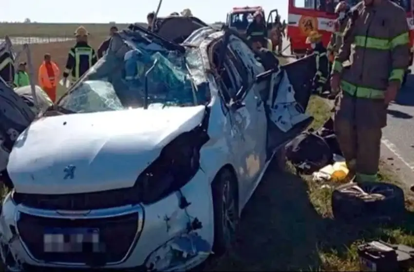 Cuatro amigas volcaron con el auto cuando volvían de Pinamar y dos de ellas murieron