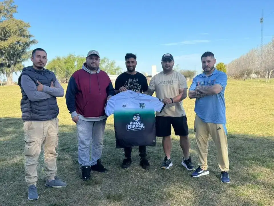 Santa Teresita presentó sus nuevas camisetas y dio a conocer el proyecto que busca reactivar el club y ampliar su propuesta deportiva en Elortondo.