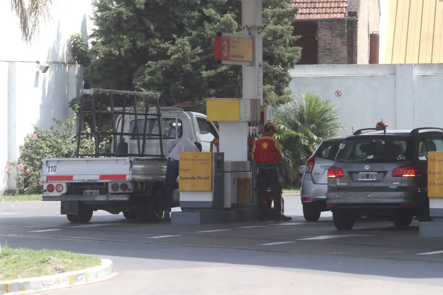 Nuevo golpe al bolsillo: aumentan entre 1% y 4% los precios de los combustibles