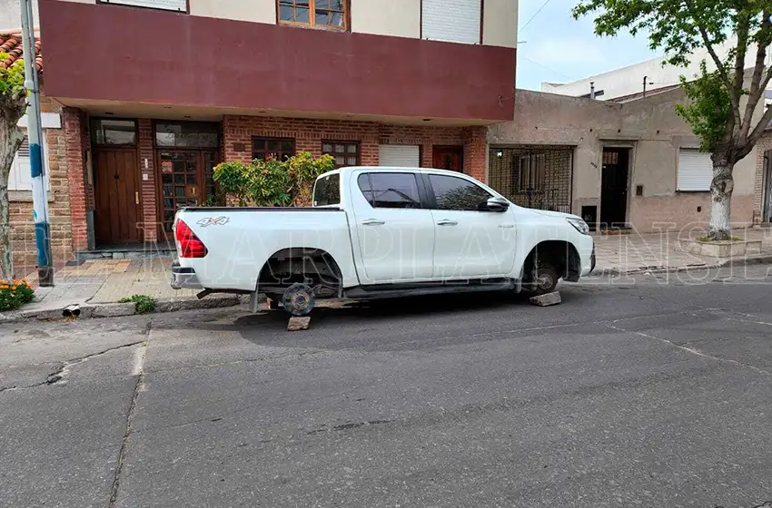 Volvieron los roba ruedas a Mar del Plata: se llevaron las cuatro