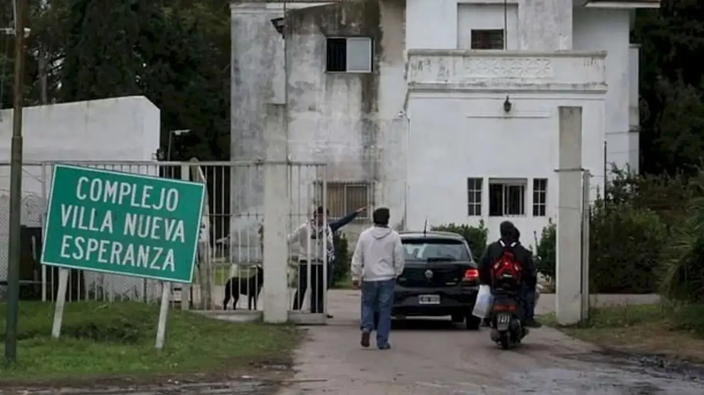 Los adolescentes se fueron corriendo del lugar y son buscados intensamente por las autoridades.