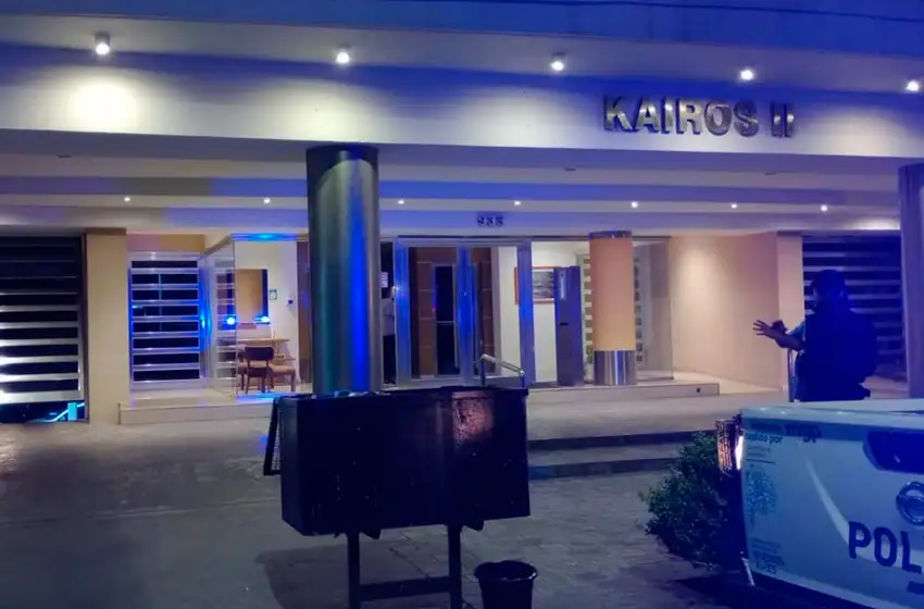 Detienen a tres menores que violentaron el portón de un edificio céntrico