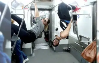 Hizo el baile del caño en el subte