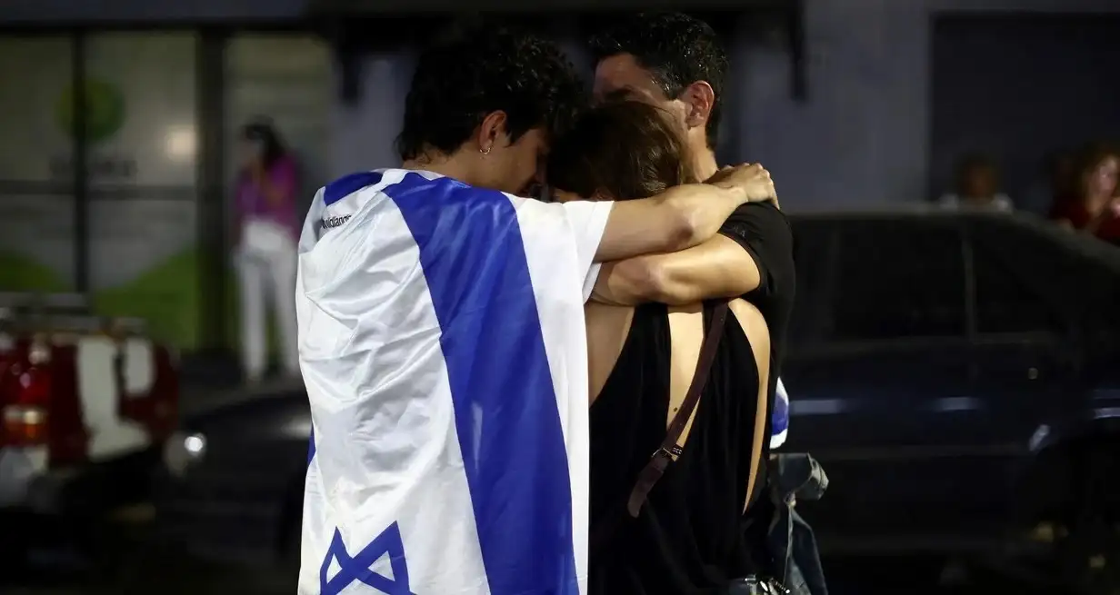 Este lunes se realizó una masiva manifestación en Argentina en apoyo a Israel tras el ataque perpetrado por el grupo Hamas. Crédito: REUTERS/Tomas Cuesta.