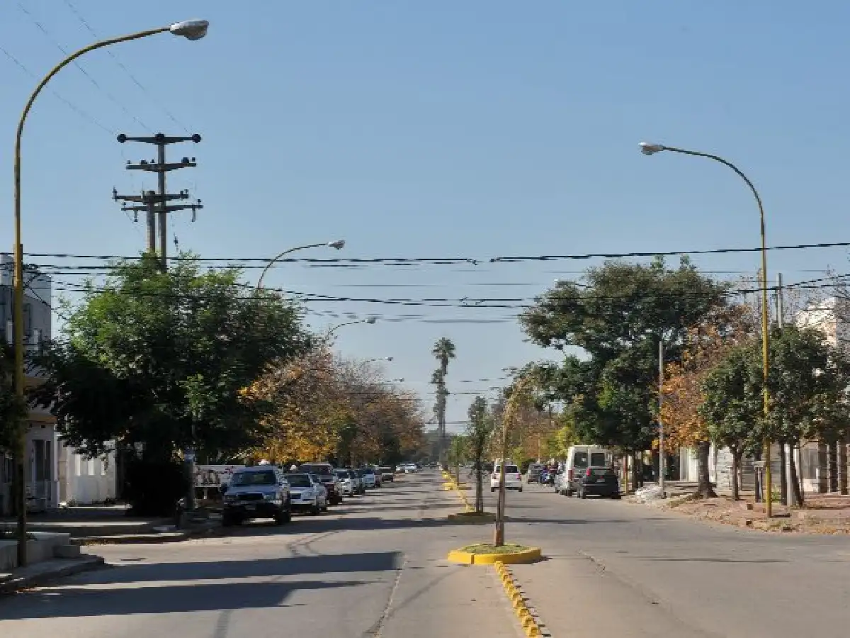 Preocupados por los accidentes, vecinos salen a enseñar educación vial