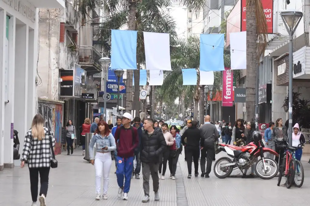 “Revolución de precios” en la peatonal santafesina por la “Semana de Mayo”