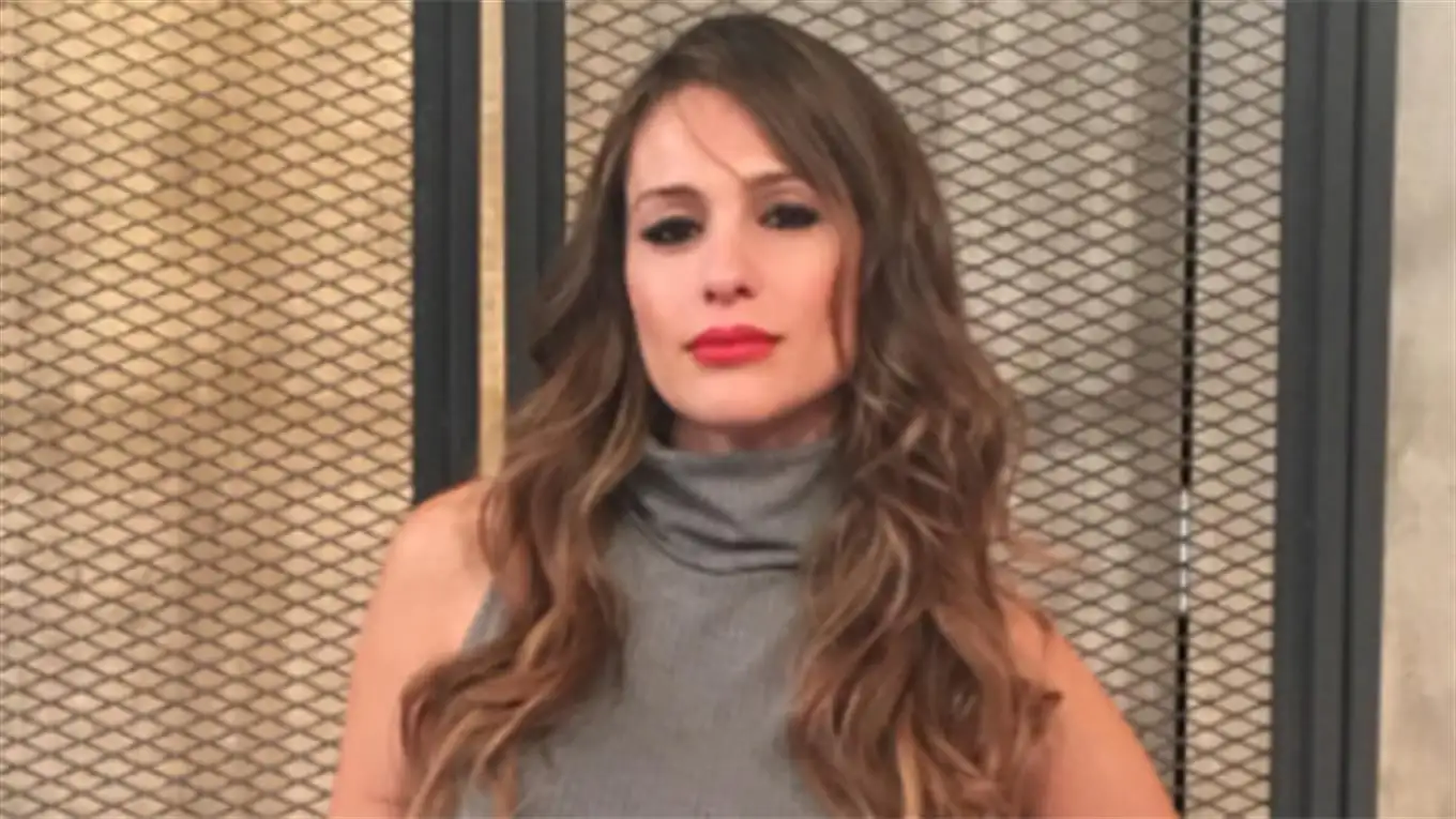 Pampita aislada por un caso estrecho de Covid