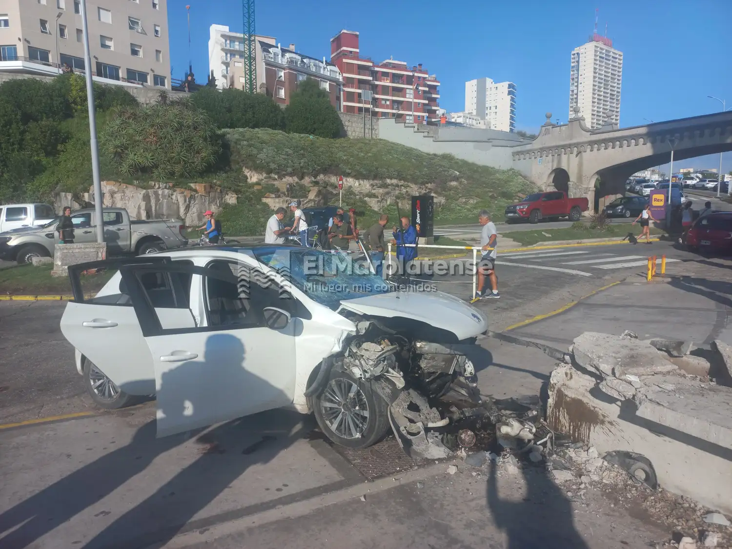 Choque y muerte: el auto era robado y el conductor está grave