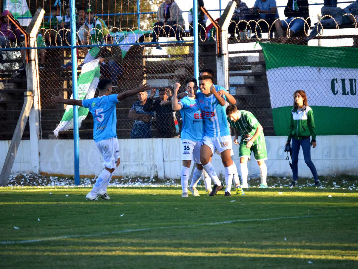 9 de Julio puso un pie en semifinales
