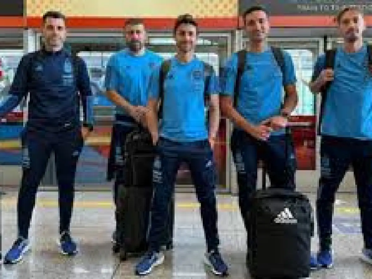 Scaloni y parte de su cuerpo técnico llegaron a China para los amistosos de la Selección