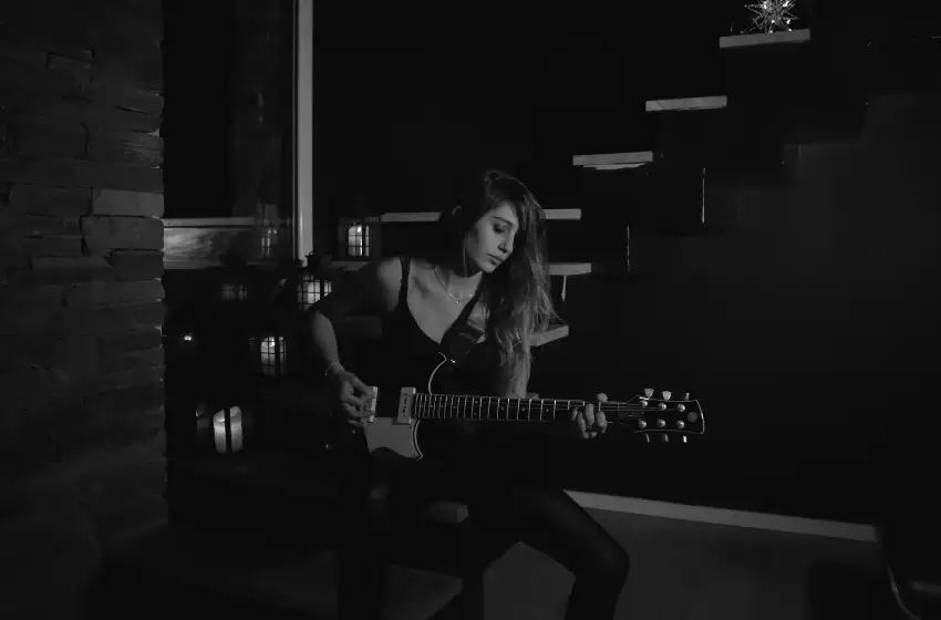 Fiamma Larraburu adelanta su nuevo single "Dos Caras"