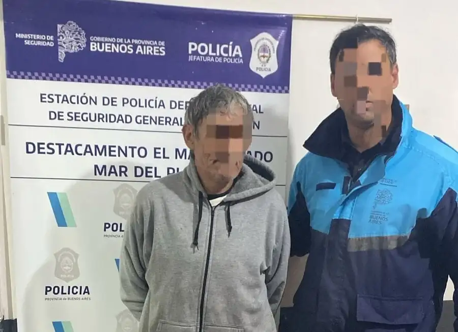 En el lugar, constataron daños en una ventana lateral que había sido removida de sus ejes.