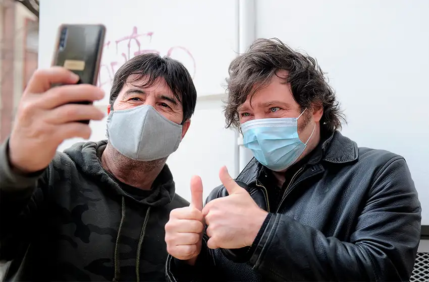 Milei votó y lanzó un mensaje desafiante: “Soy un outsider y me meto en el sistema para terminar con la casta política que nos empobrece”