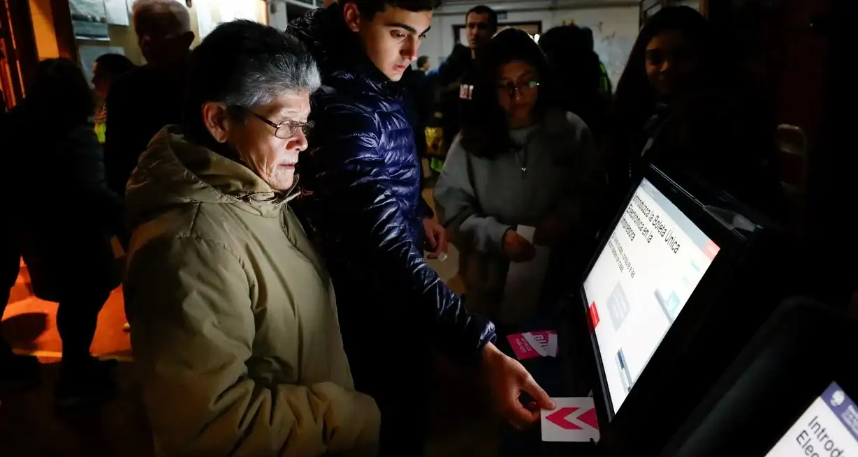 En las PASO hubo demoras, largas filas y quejas en la Ciudad de Buenos Aires por problemas con el sistema. Crédito: Reuters
