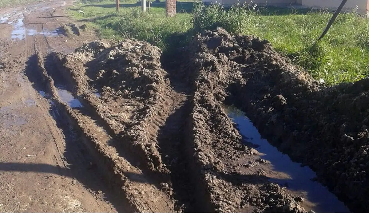 Enojo y movilización de los vecinos del sur por falta de arreglo de calles