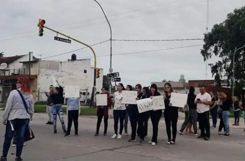 Trabajadores de la salud reclamaron por mejoras laborales frente al HIGA