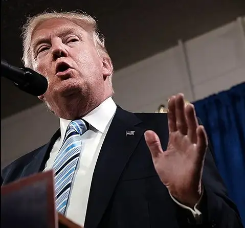 Trump denigró a padres de un soldado musulmán fallecido