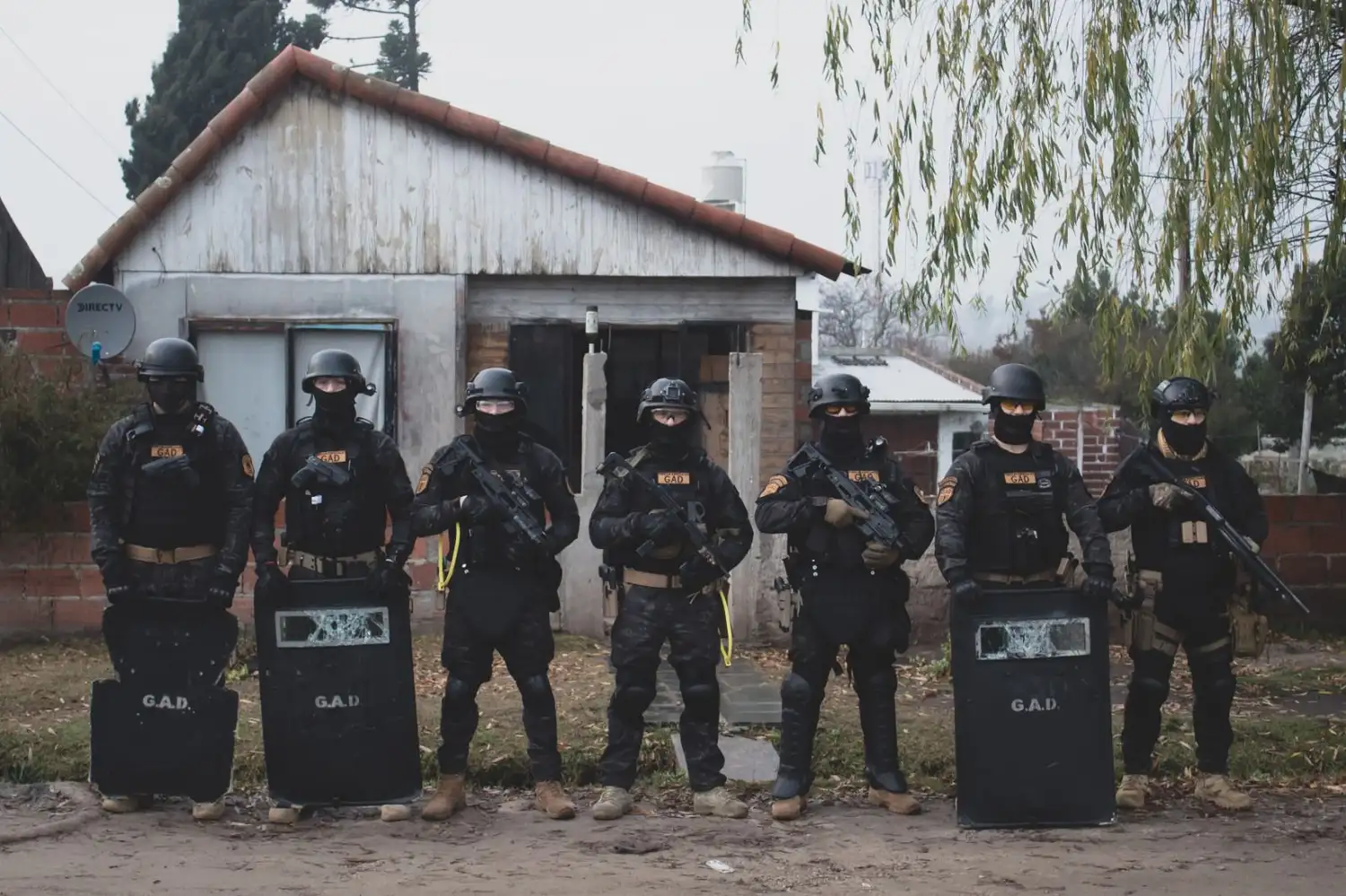 Efectivos policiales realizaron dos allanamientos.