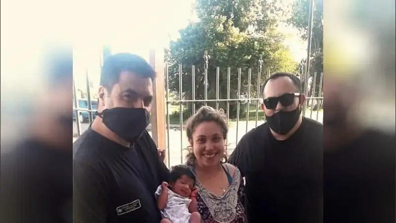 Policías santafesinos le salvaron a una beba de 15 días