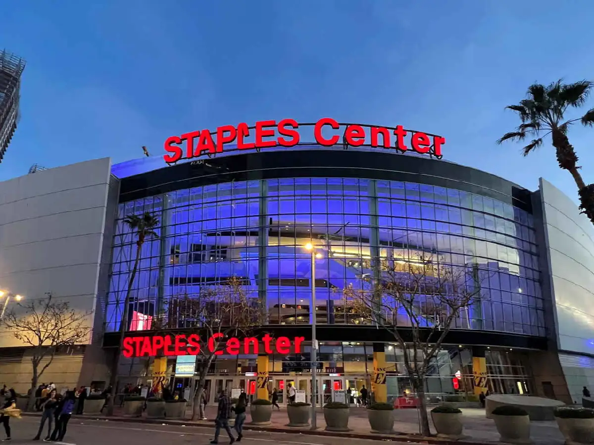 El estadio de los Lakers tendrá nueva denominación