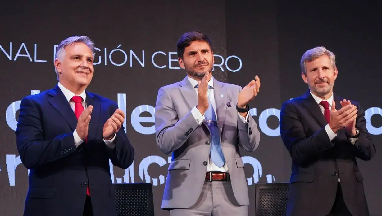 “La Región Centro es cada vez más fuerte”, destacó Llaryora, y enfatizó en la importancia de pensar un país federal