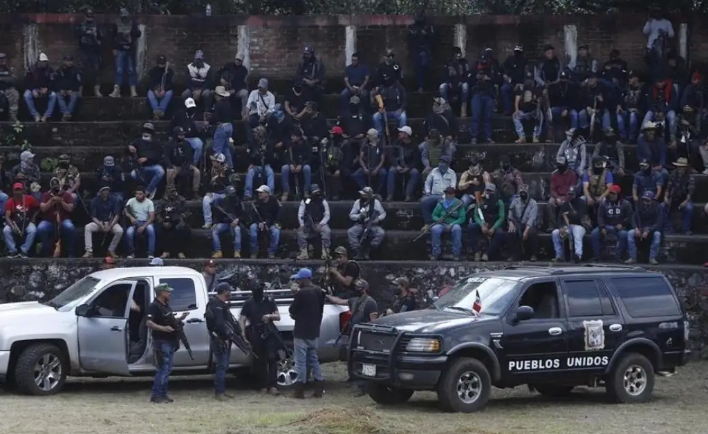 Civiles armados toman un municipio “hasta que se controle el crimen organizado”