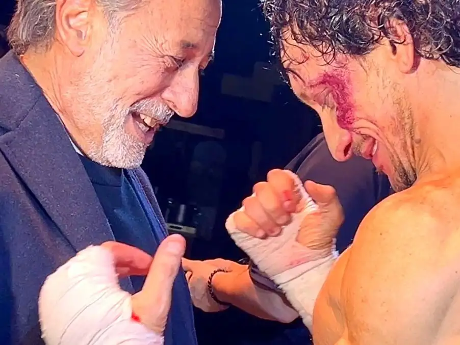 Guillermo Francella asistó a la obra Rocky y saludó a Nico Vázquez y al elenco tras la función