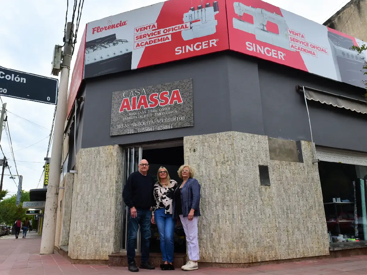 Casa Aiassa, 50 años reparando y vendiendo máquinas para coser   